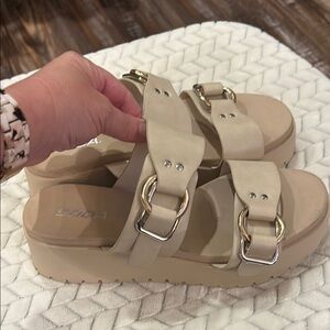 soda sandles never worn